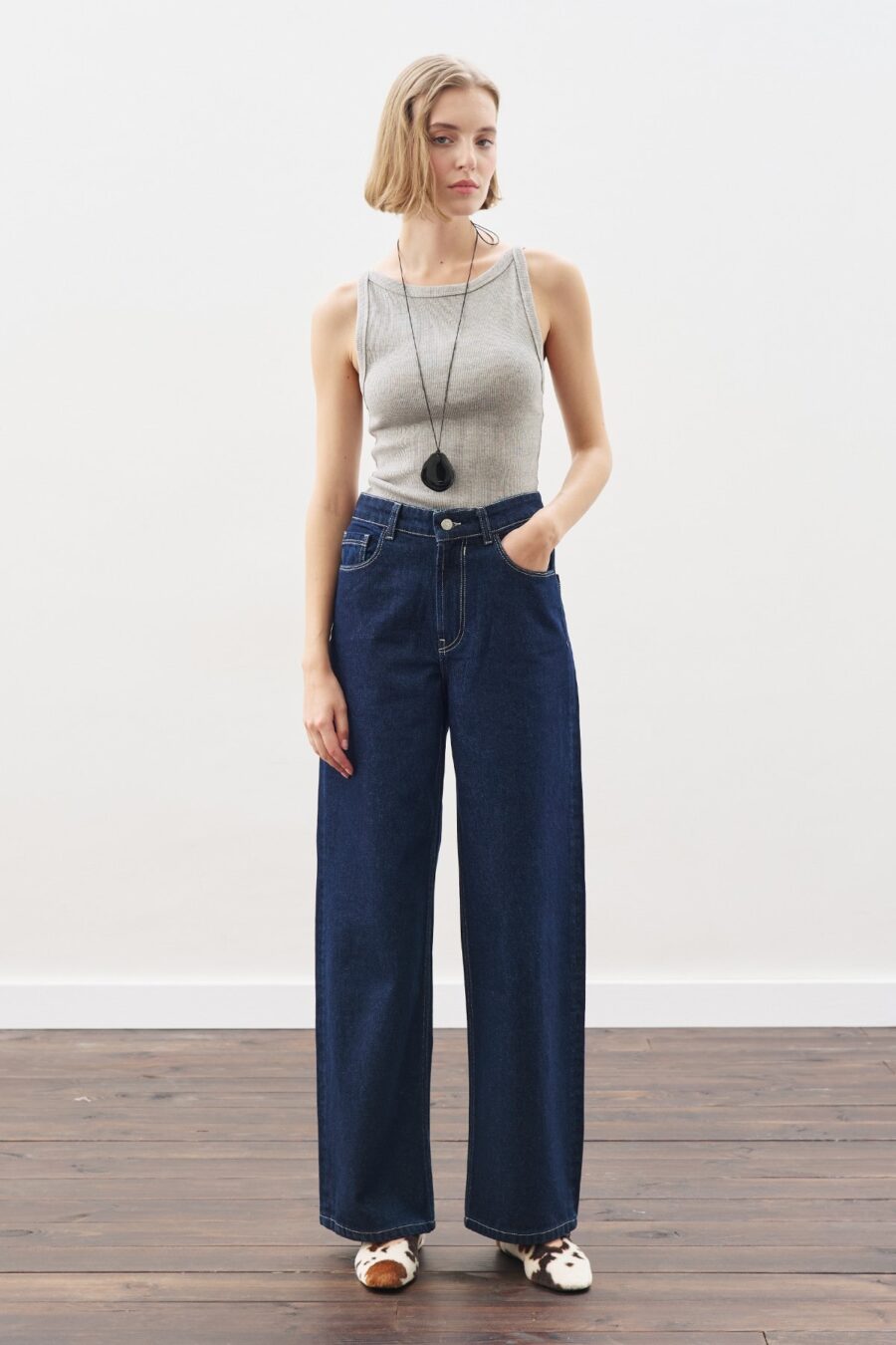 Indigo wide-leg stitched jeans