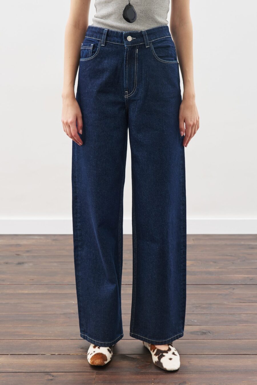 Indigo wide-leg stitched jeans