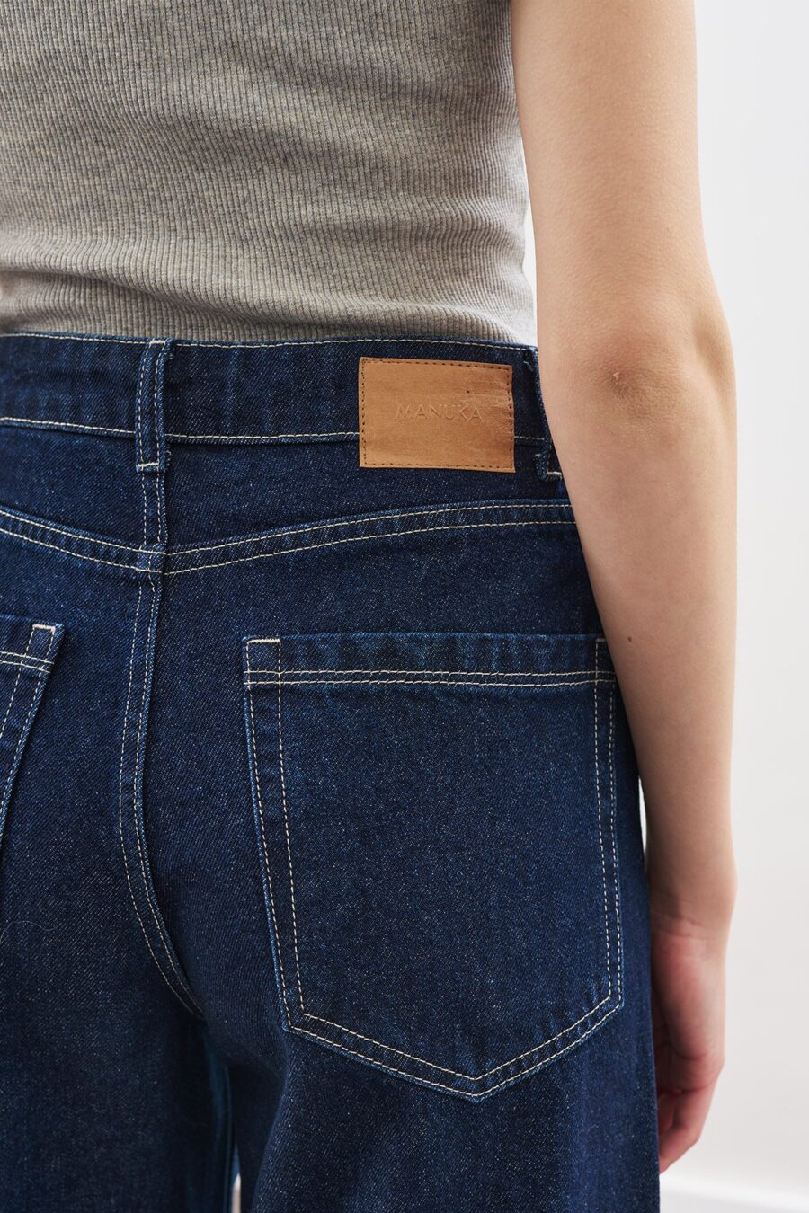 Indigo wide-leg stitched jeans