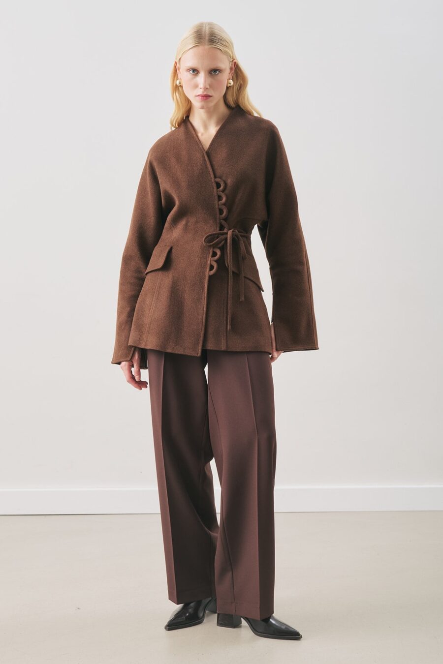 Aroa wool belt suit dark brown