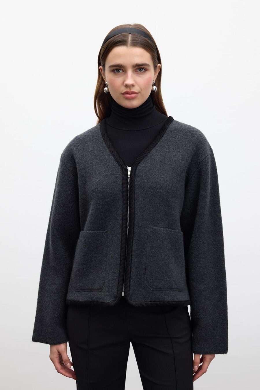 Plain knit zippered knit cardigan charcoal