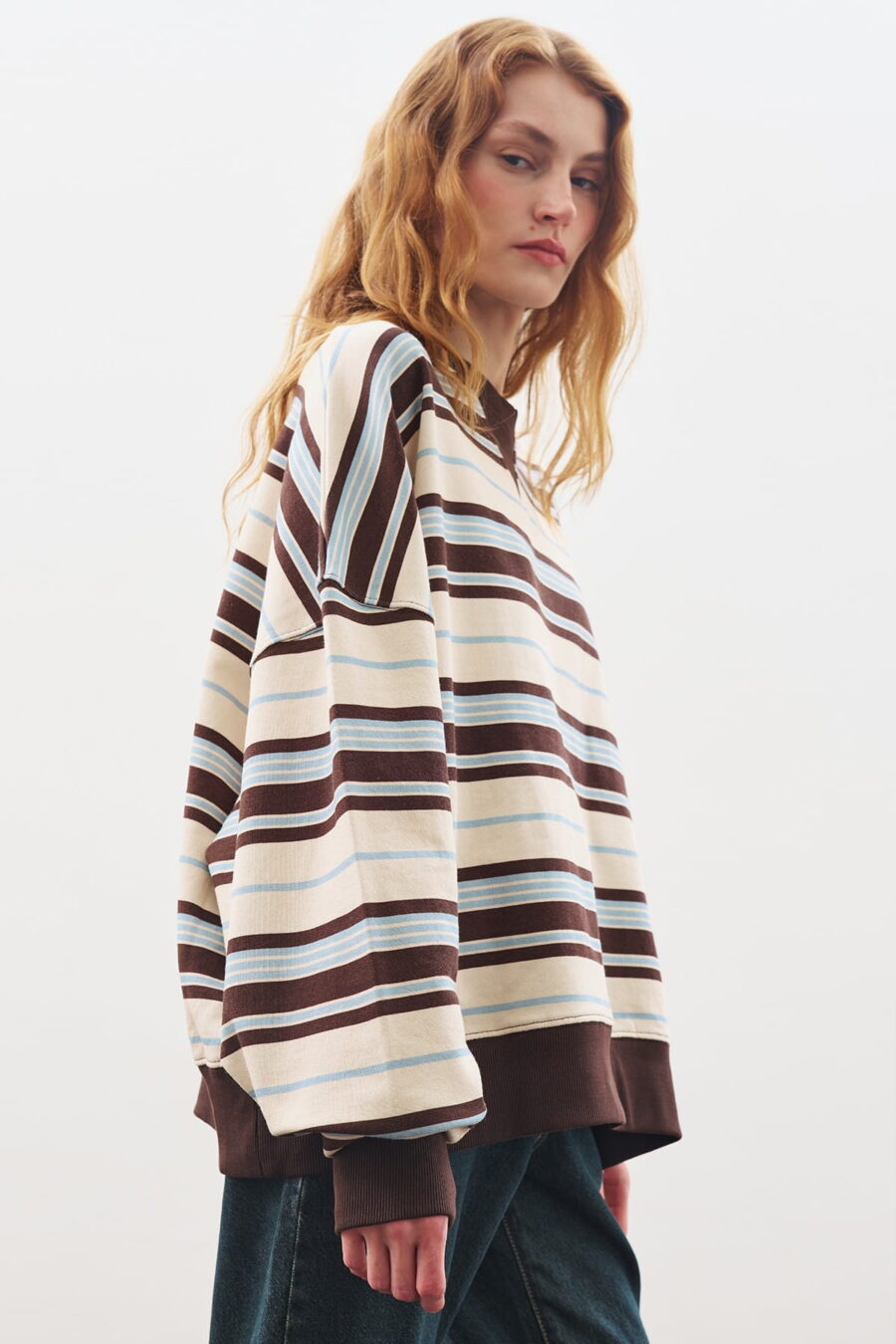 Oversized striped sweatshirt brown