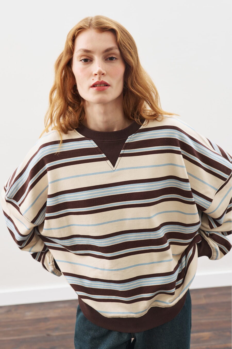 Oversized striped sweatshirt brown