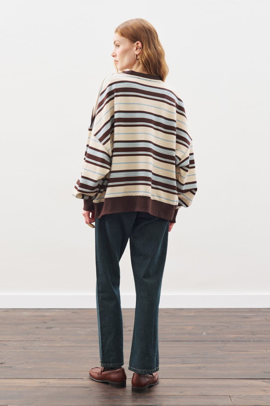 Oversized striped sweatshirt brown