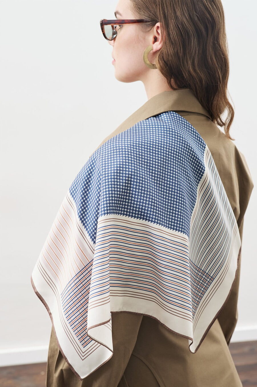 Patterned medium-length satin scarf classic navy