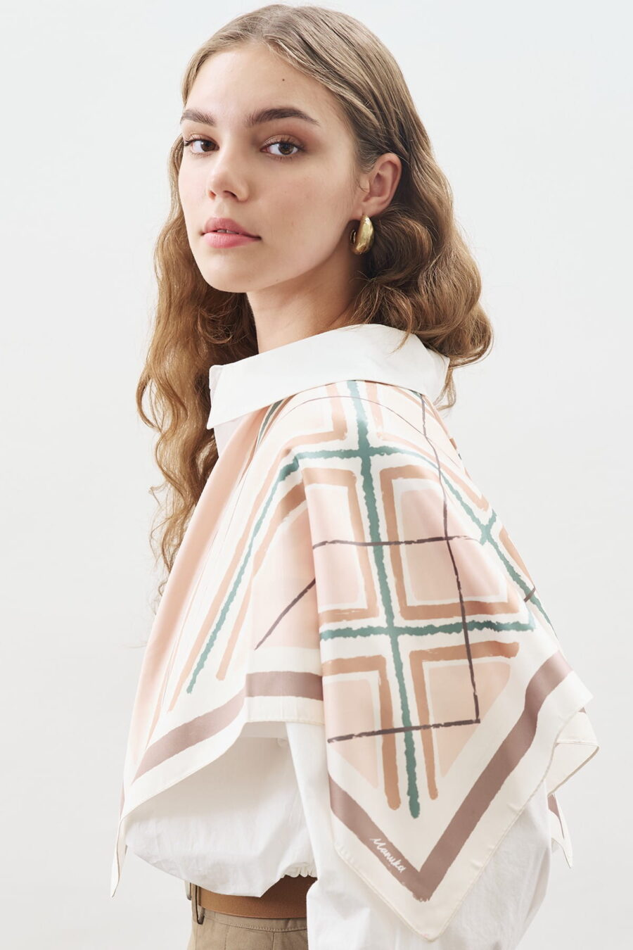 Patterned medium-length satin scarf leya