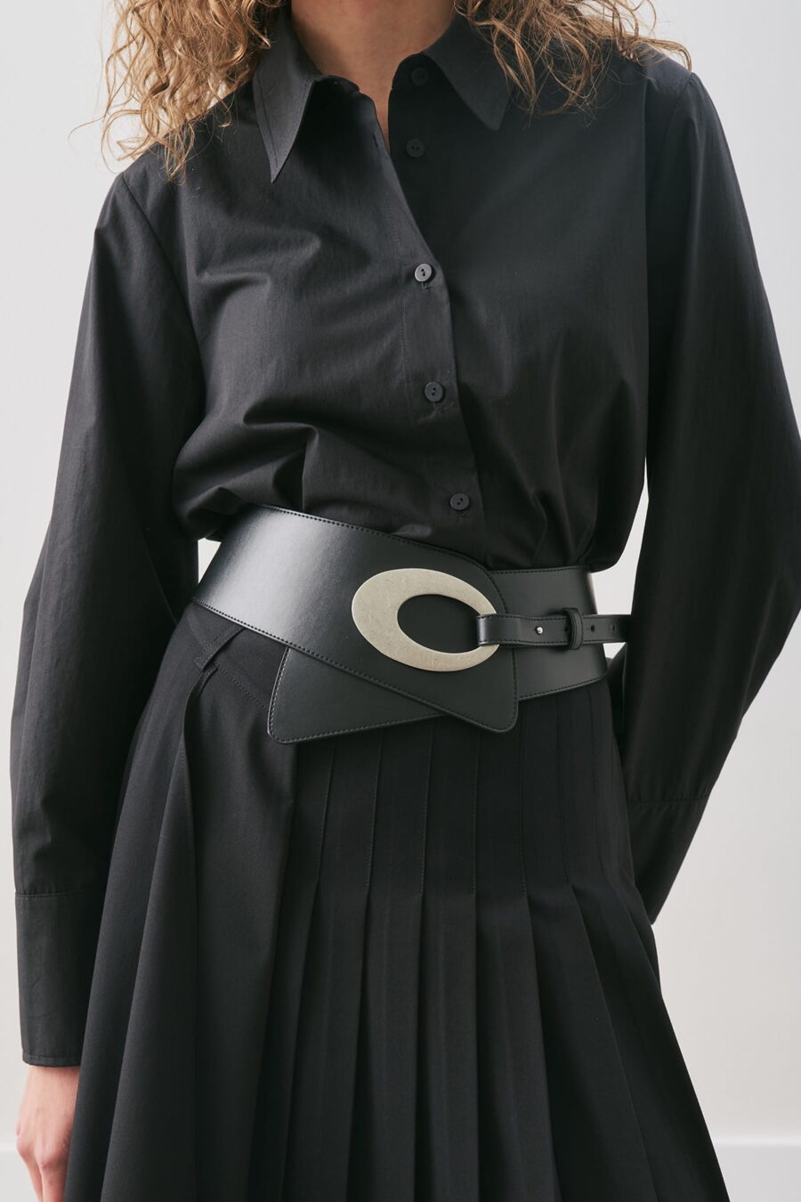 Wide buckle waist belt black