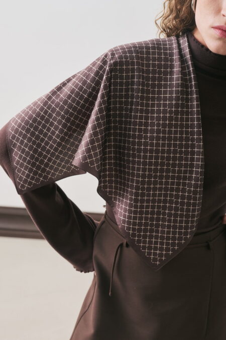 Patterned medium-length satin scarf fria