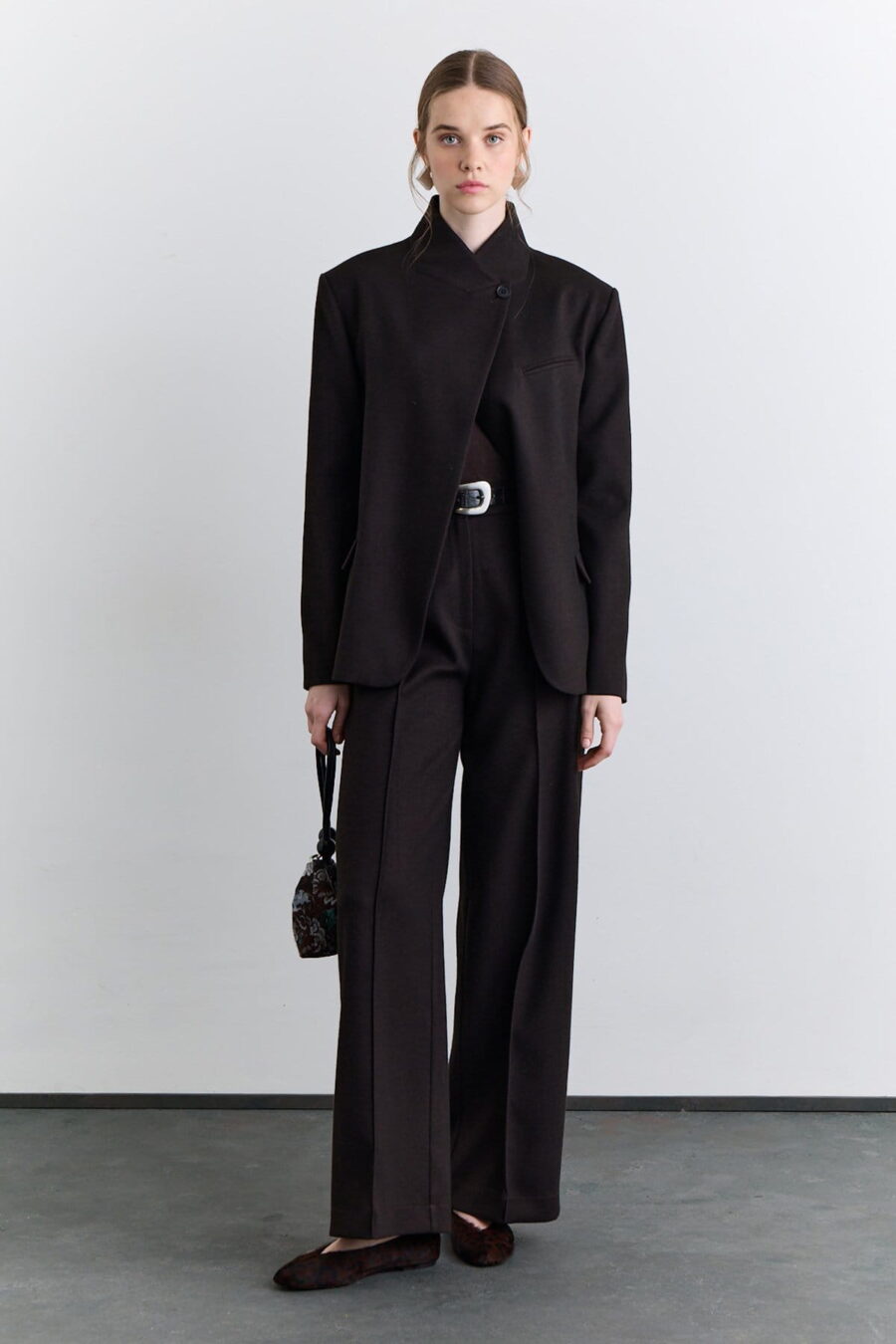 1200x1800_-94796-17-B Brown classic pleated fabric trousers