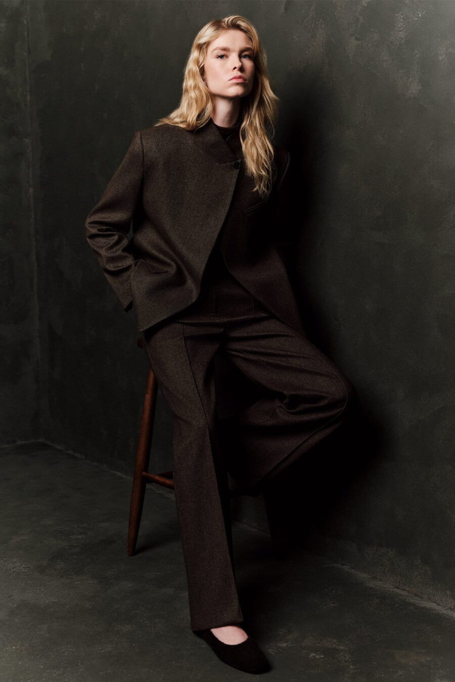 Mink classic pleated fabric trousers