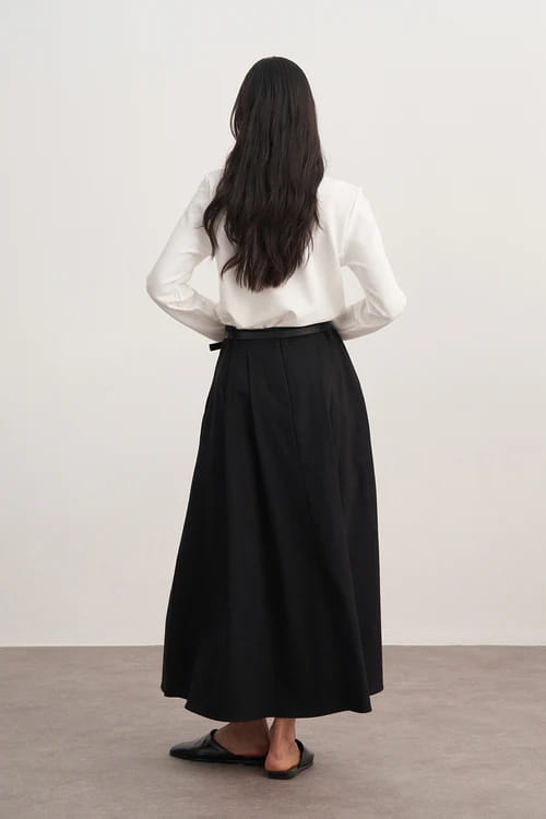 Black gabardine double-pleated skirt