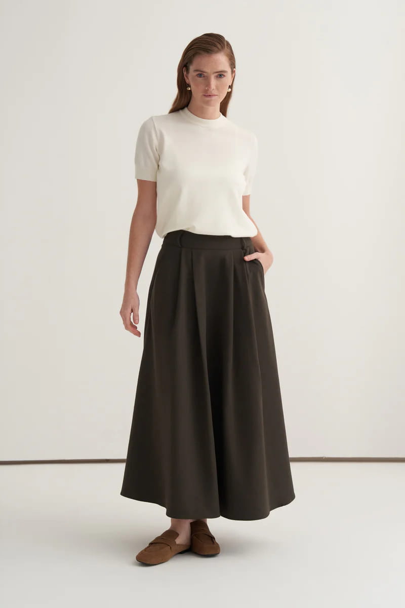 Khaki gabardine double-pleated skirt