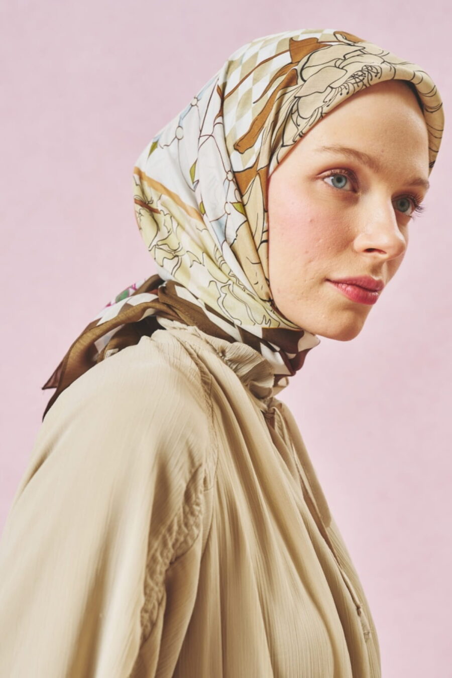 Vintage brown tales of love viscose scarf