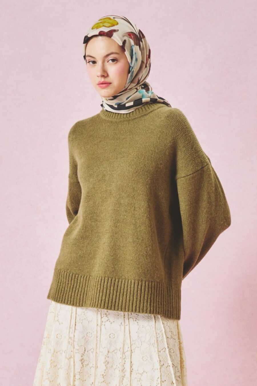 743x1073_-43369-99-B_cropped White pearl floss viscose scarf