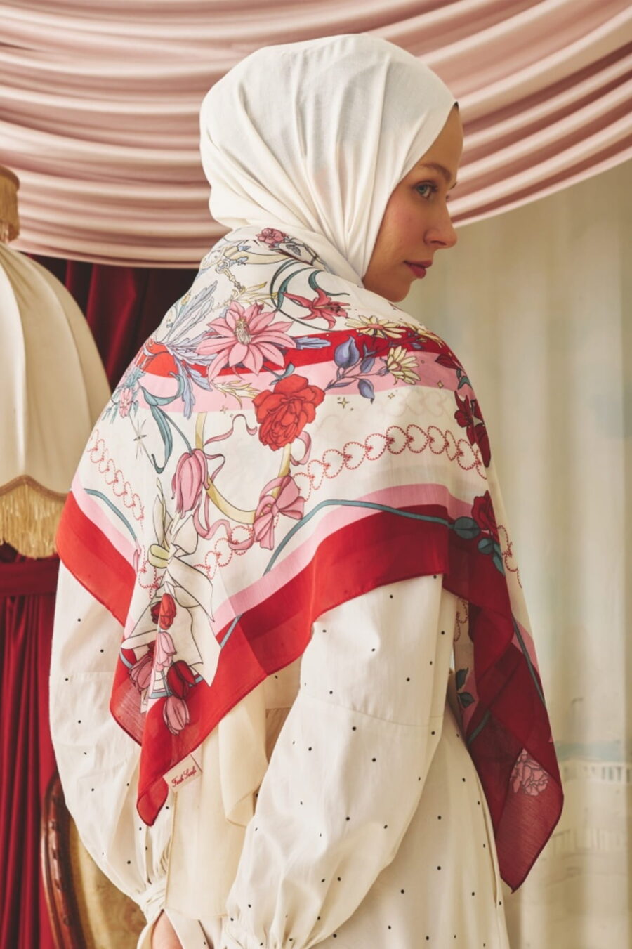 743x1073_-43657-99-B_cropped Romantic red floss viscose scarf