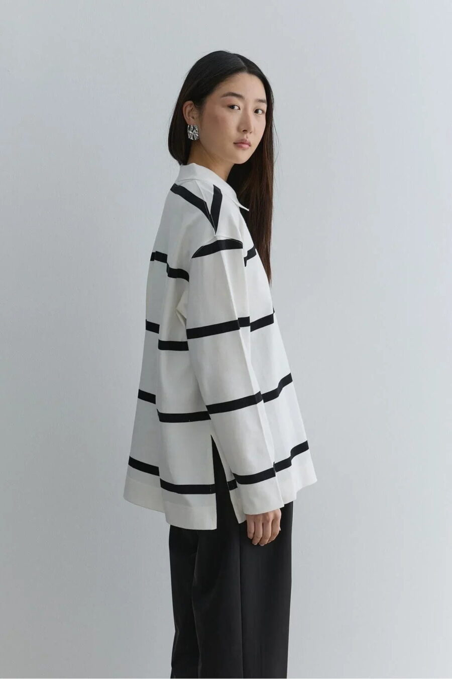 Black premium zip-up sweatshirt