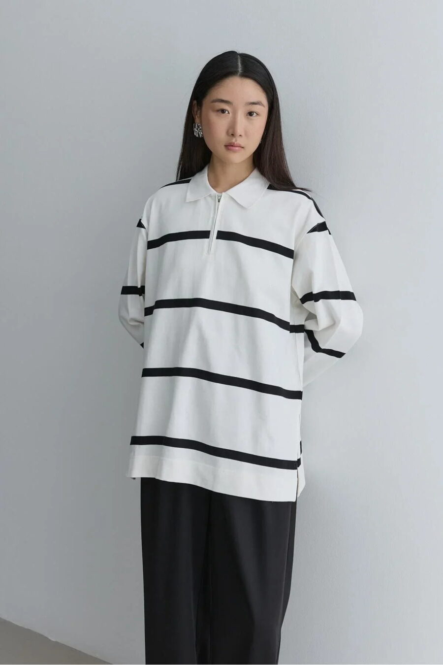 Black premium zip-up sweatshirt