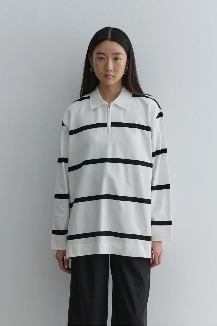 Black premium zip-up sweatshirt