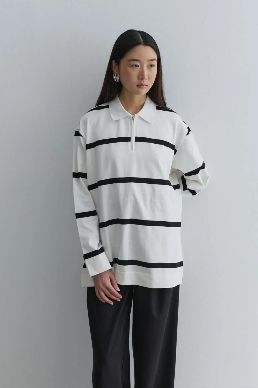 Black premium zip-up sweatshirt